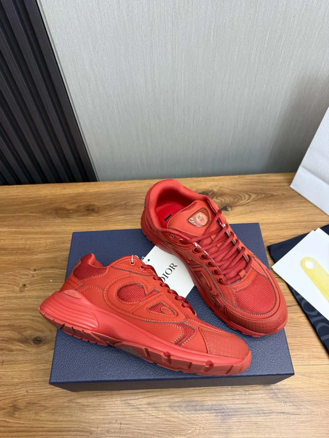 Men's men's shoes 💰740💰 D's Dior ~ New B30 Couple 👫 low-top sneakers ✅ are carefully made of gray mesh fabric and white technical fabric, decorated with reflective "CD30" graphic logo, and "DIO ~ B30" and "CD30" logos on the heel and tongue. An extra-light, sculpted rubber sole with signature accents adds style, while internal stretch details create ideal comfort. It can be matched with various casual styles to show the fashionable and modern sports style〰️ Size: 35-40 (customized at 40 for women) 39-45 (customized at 38.45 for men)